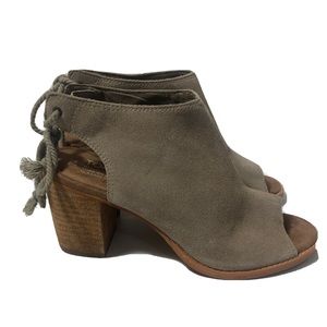 Toms Suede Gray Peep Toe Block Heels. Size 7